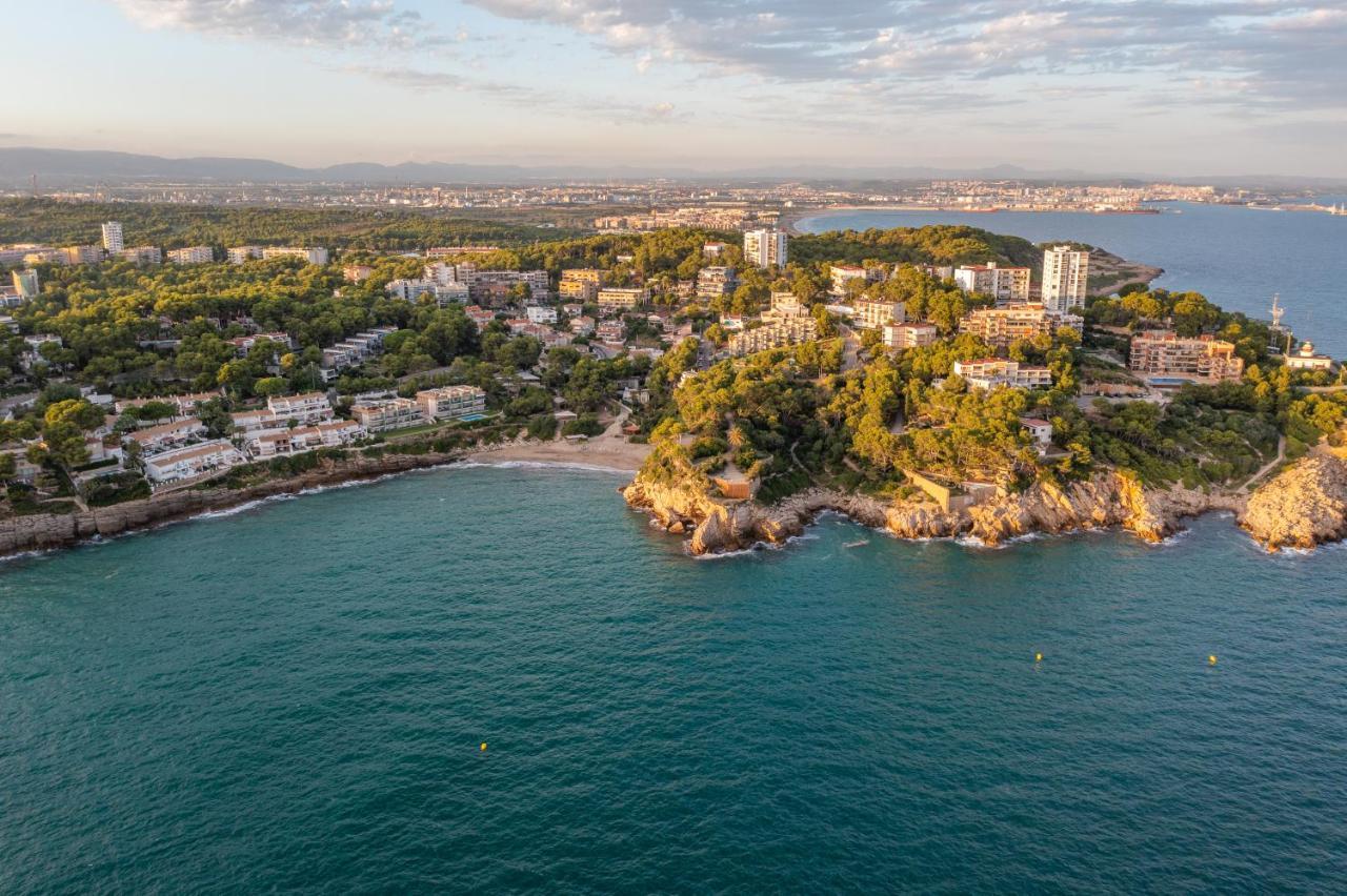 Beach Front Retro Hideaway In Salou Exterior photo